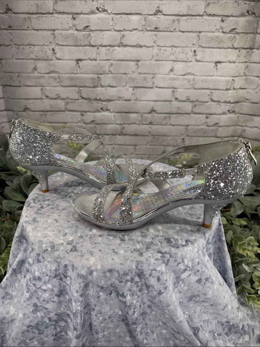 SILVER SLIPPER “Chloe” Silver Glitter Open-Toe Strappy Fashion Heels Girls 4M